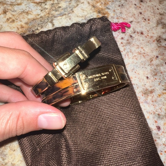 Michael Kors Tortoise & Gold bracelet set - Picture 2 of 3